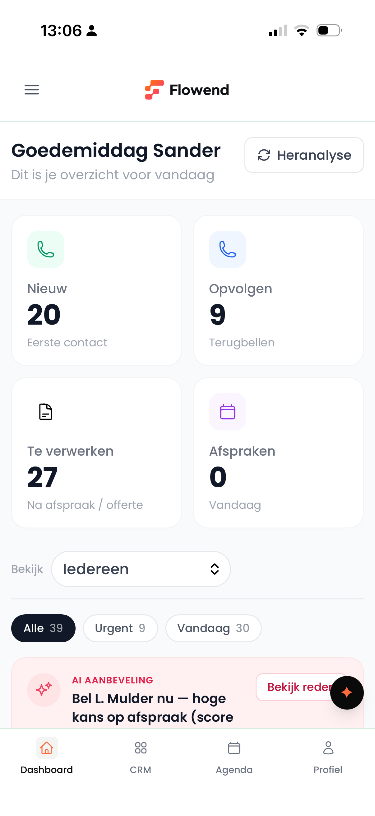 Flowend app-dashboard met urgente leads, scores en AI-aanbeveling